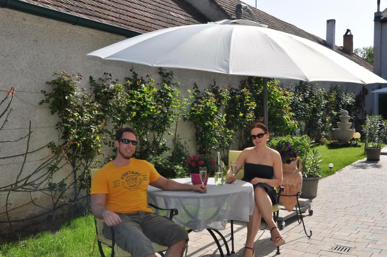 Gaestezimmer Resi Illmitz Exterior foto